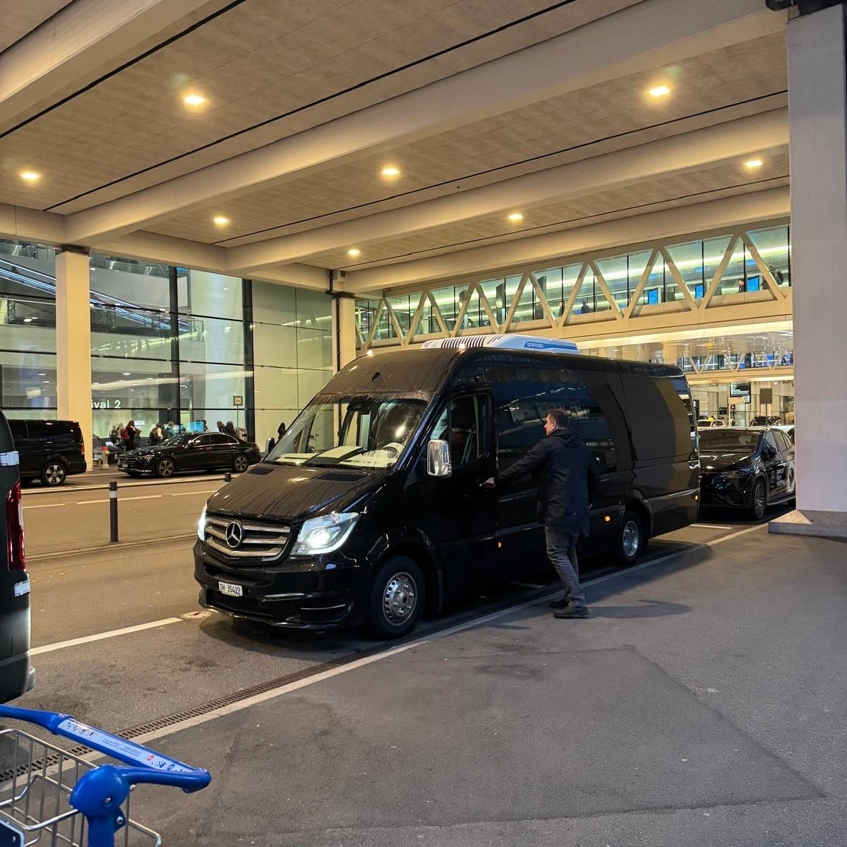 Internationaler Koffertransport Veloura Transfers Zürich